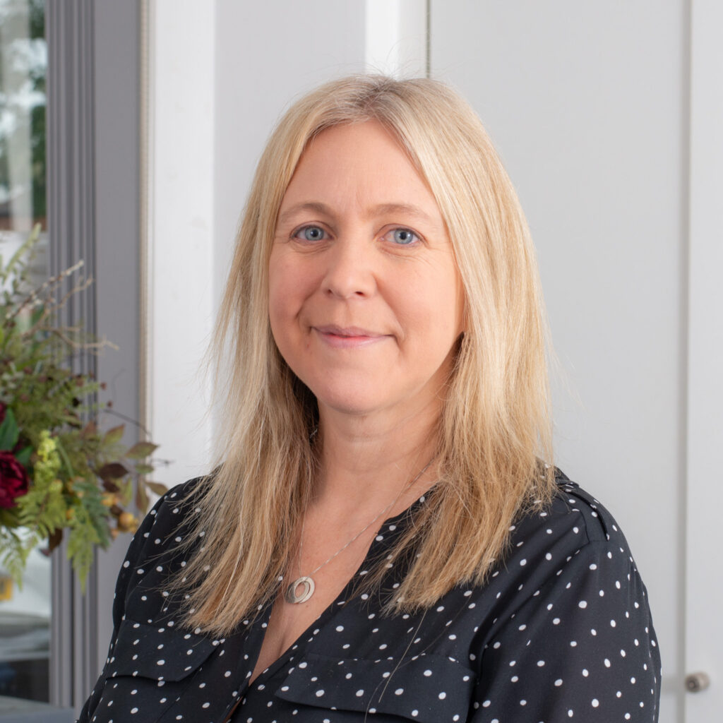 Donna Benton | Headshot