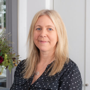 Donna Benton | Headshot